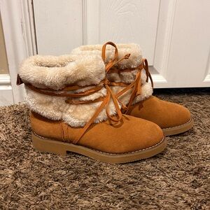 Unknown brand:( Size 6 boots